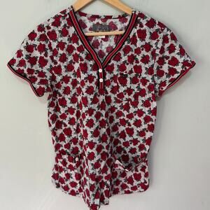 Koi Comfort Scrub Top Womens Medium Red Roses Print Pockets Nursing Uniform Work
